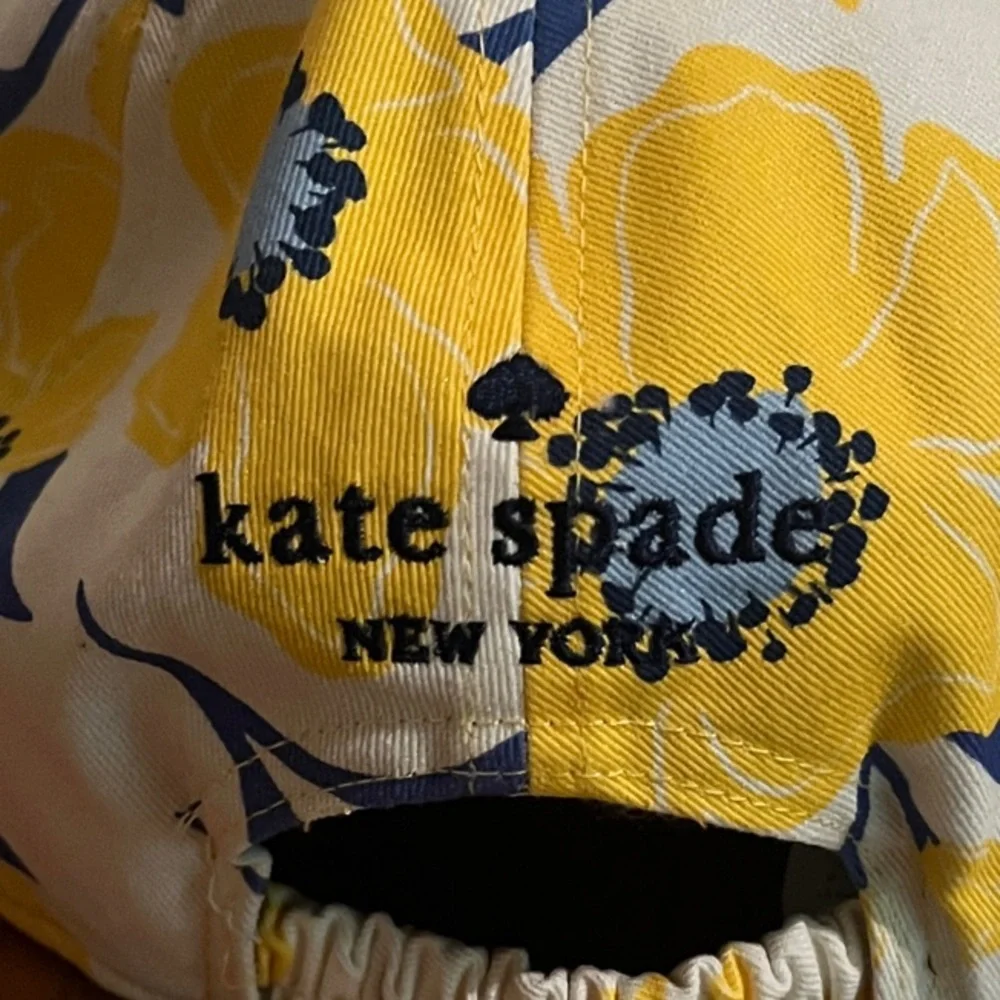 NWT Kate Spade SUNSHINE FLORAL Yellow and Blue Hat retails 68.00 - Picture 2 of 3